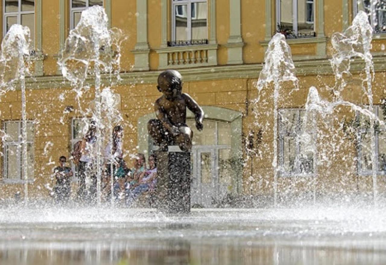 Аpartments In The Center On Mitniy Square Apartment Лвив Екстериор снимка
